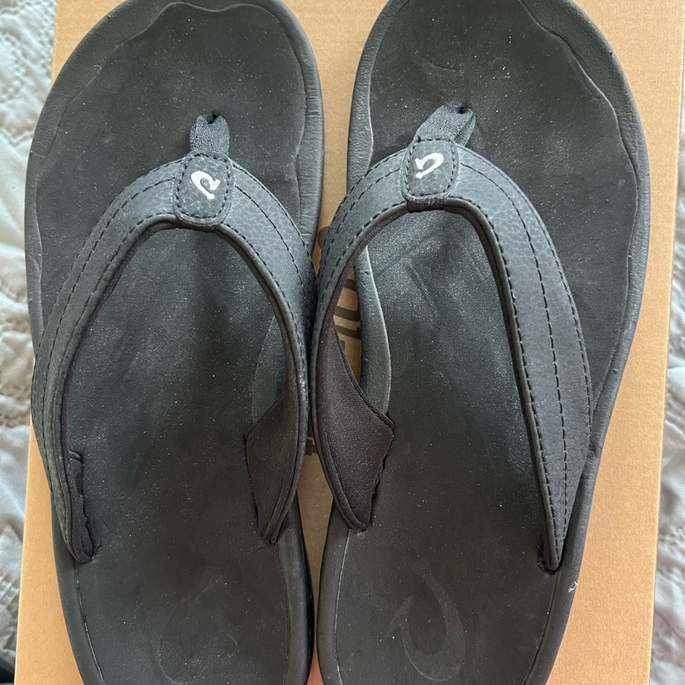 OluKai Ohana Black Flip Flops